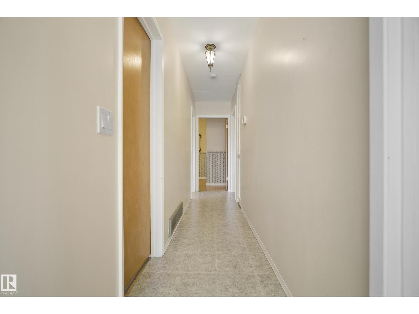 10504 45 St Nw, Edmonton, Alberta  T6A 1X3 - Photo 15 - E4485363