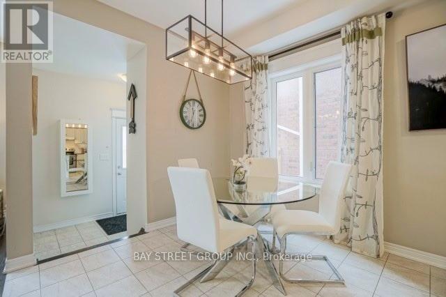 24 Plantain Lane, Richmond Hill, Ontario  L4E 1B9 - Photo 8 - N13073074