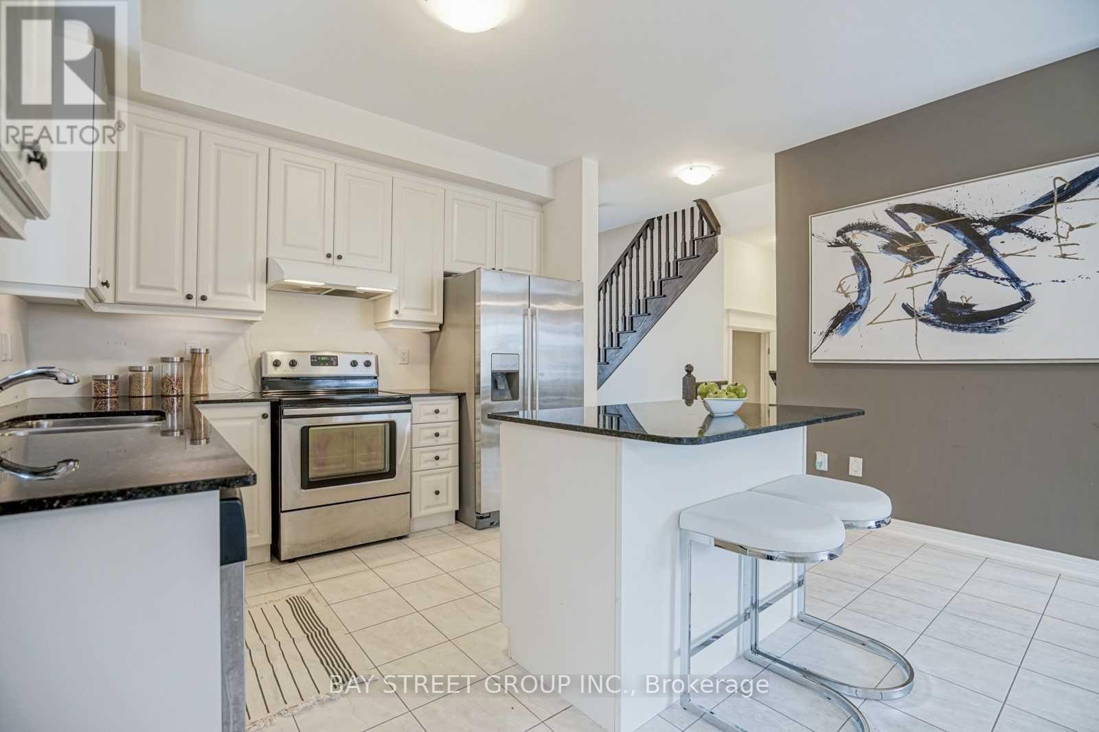 24 Plantain Lane, Richmond Hill, Ontario  L4E 1B9 - Photo 9 - N13073074