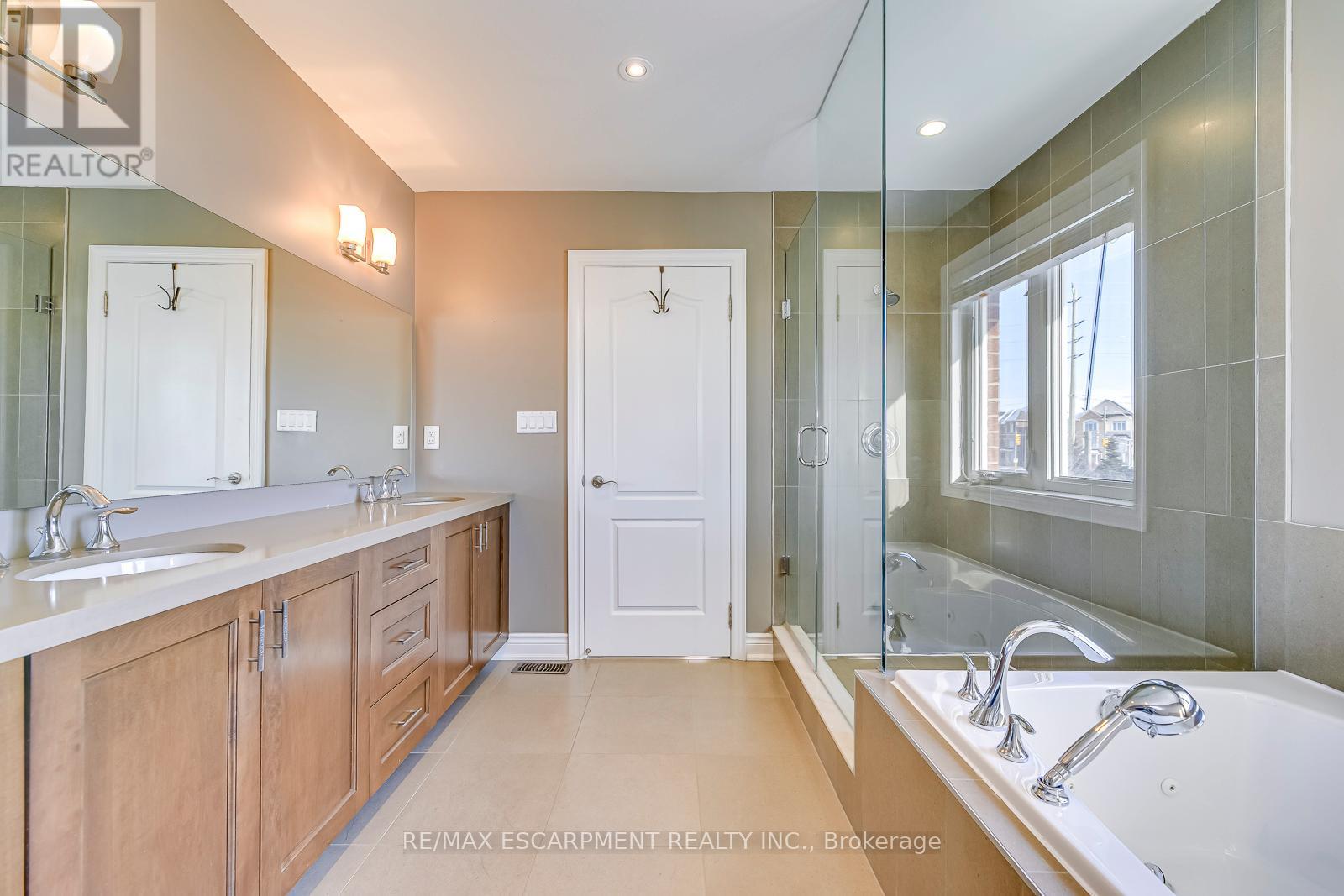 2492 Chaplin Road, Oakville, Ontario  L6H 0A4 - Photo 19 - W13073052
