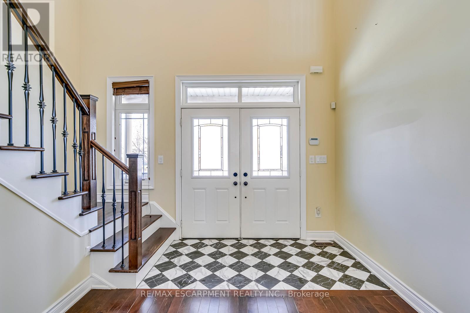 2492 Chaplin Road, Oakville, Ontario  L6H 0A4 - Photo 3 - W13073052