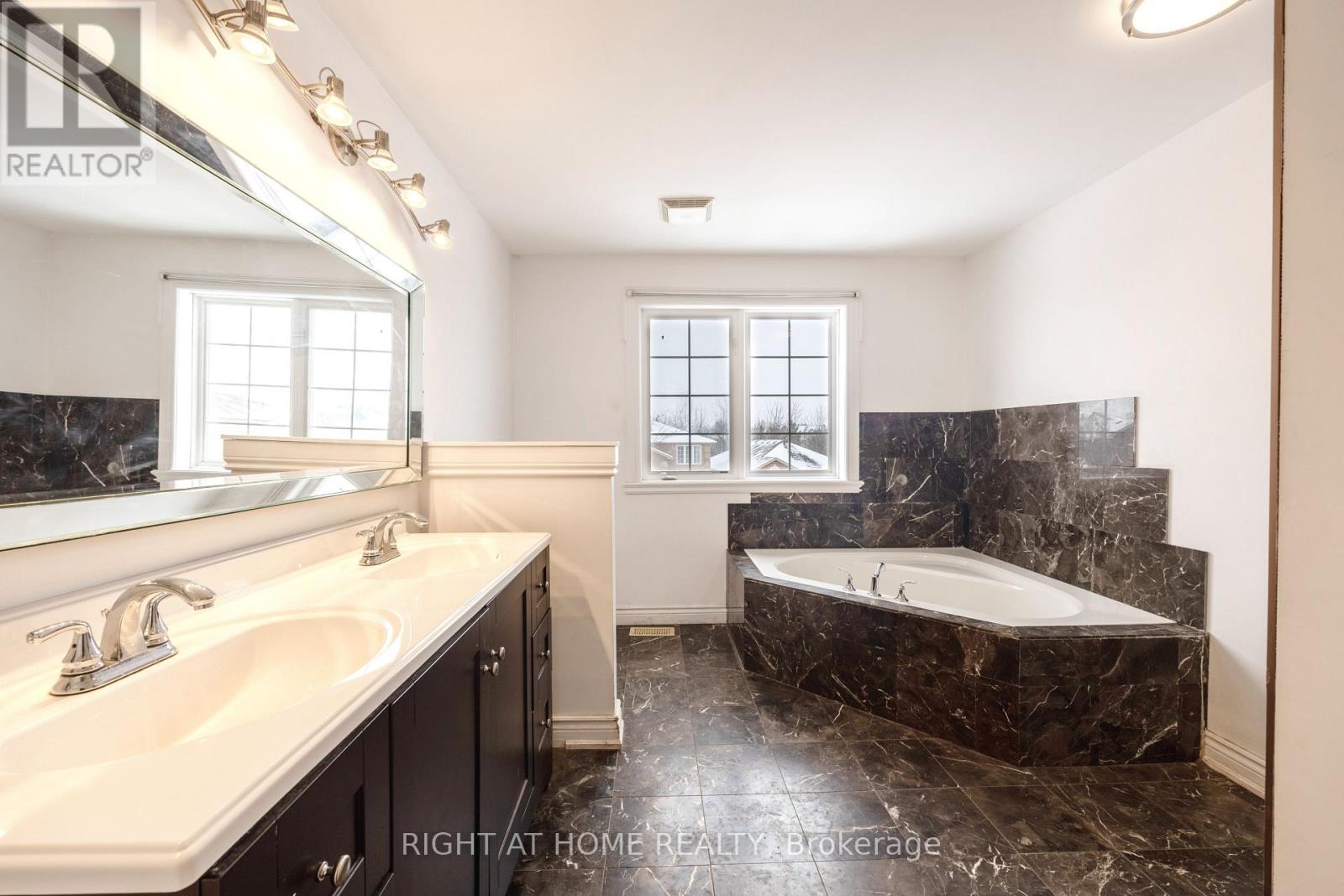 1215 Lowrie Street, Innisfil, Ontario  L9S 0E5 - Photo 21 - N12987170