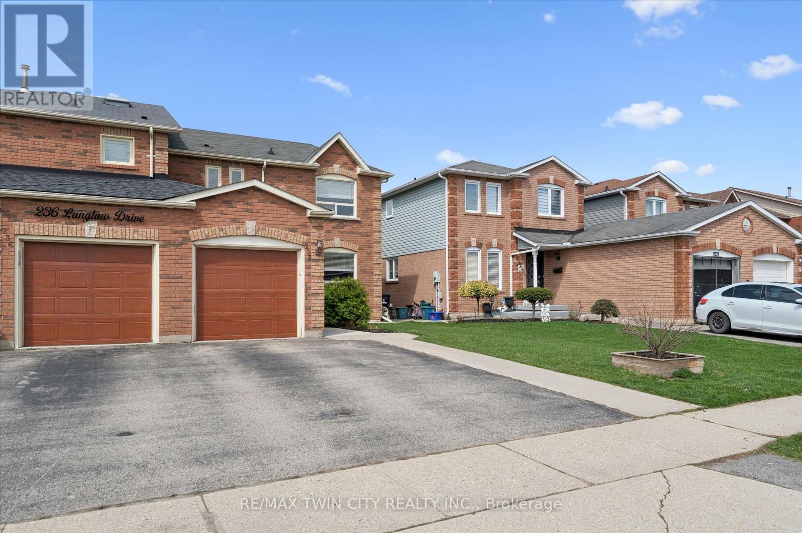 238 Langlaw Drive, Cambridge, Ontario  N1P 1B6 - Photo 2 - X13009916