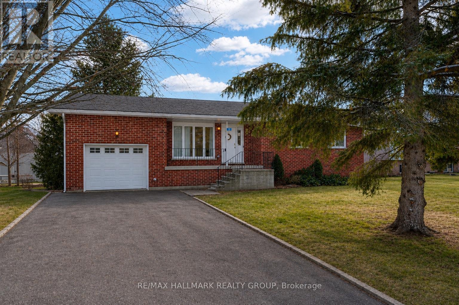 10 FREDERICK STREET, Lansdowne Village, Ontario