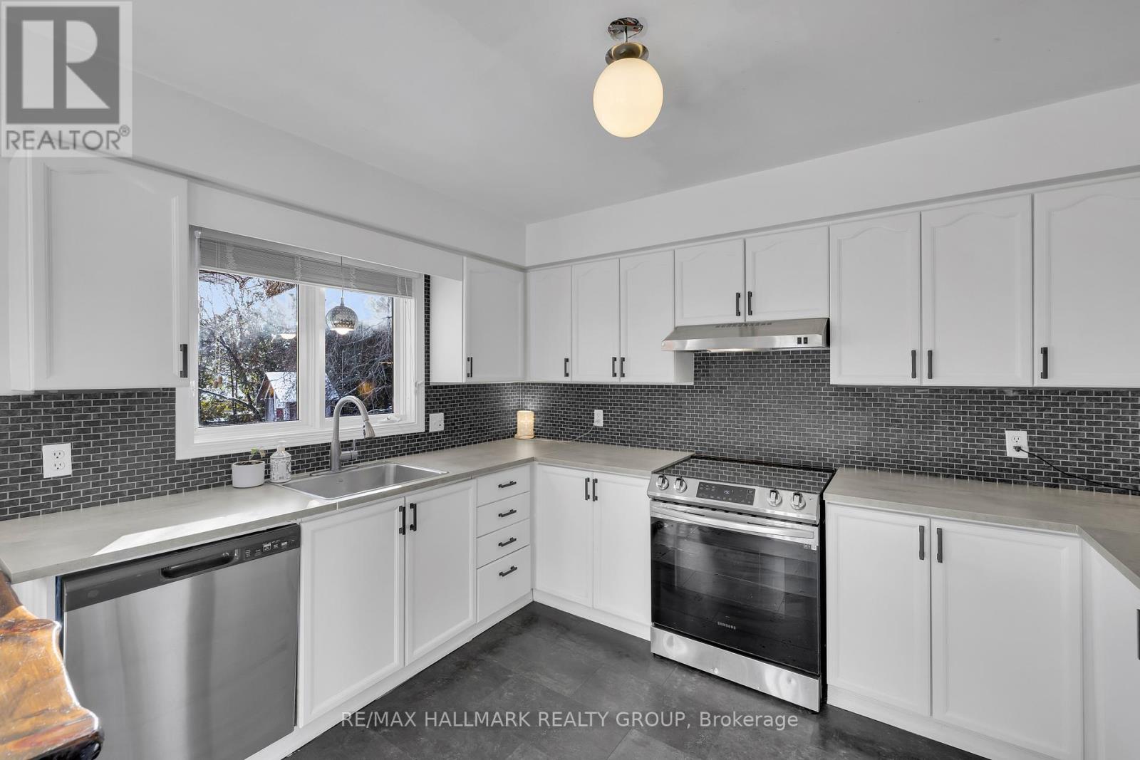 10 Frederick Street, Lansdowne Village, Ontario  K0E 1L0 - Photo 9 - X12610658