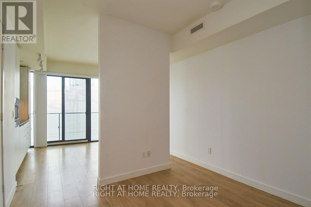 2406 - 215 Queen Street W, Toronto (Waterfront Communities), Ontario  M5V 0P5 - Photo 5 - C13073174