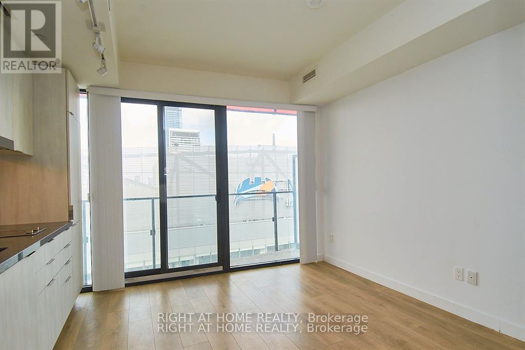 2406 - 215 Queen Street W, Toronto (Waterfront Communities), Ontario  M5V 0P5 - Photo 8 - C13073174