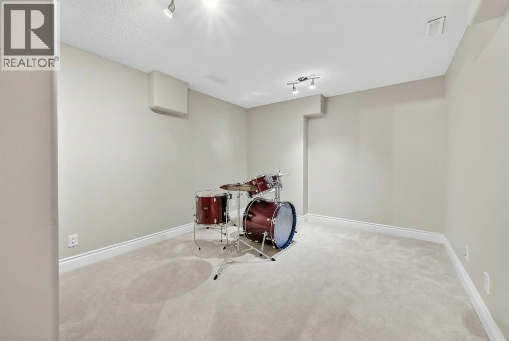 1027 75 Avenue Sw, Calgary, Alberta  T2V 0S7 - Photo 29 - A2298788