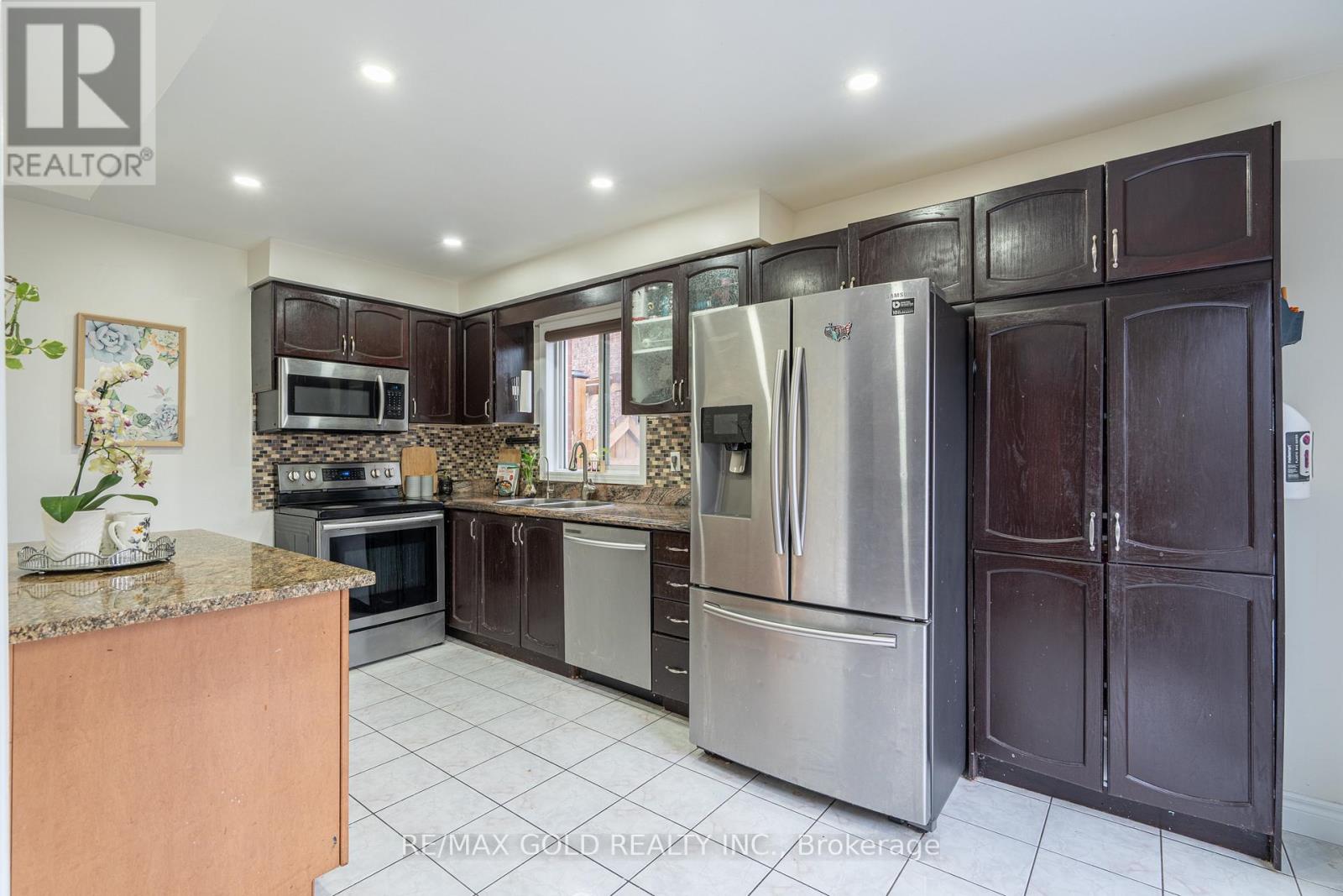 172 Desert Sand Drive, Brampton, Ontario  L6R 1P8 - Photo 18 - W13069066