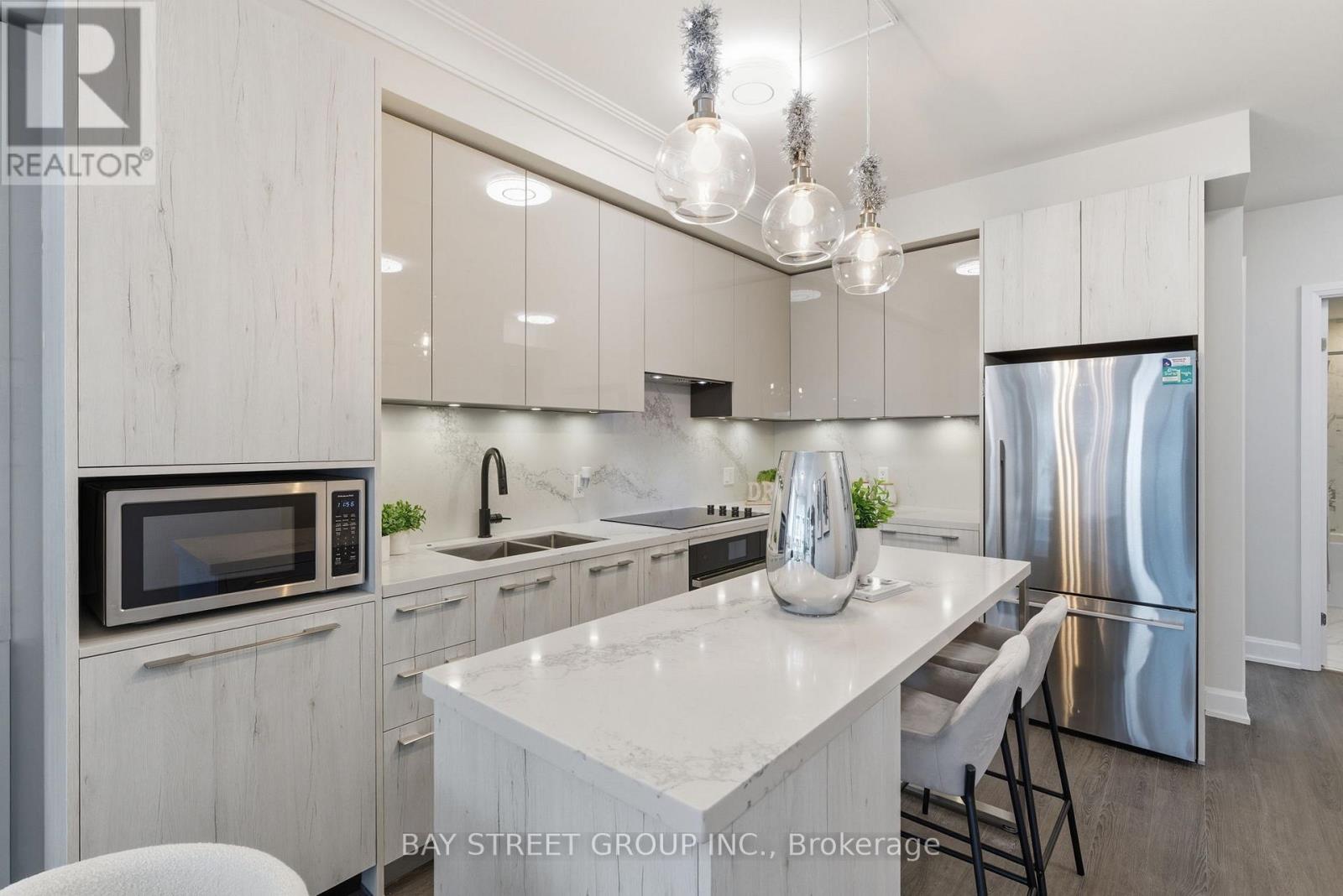 723 - 38 Water Walk Drive, Markham (Unionville), Ontario  L3R 6M8 - Photo 5 - N13073106