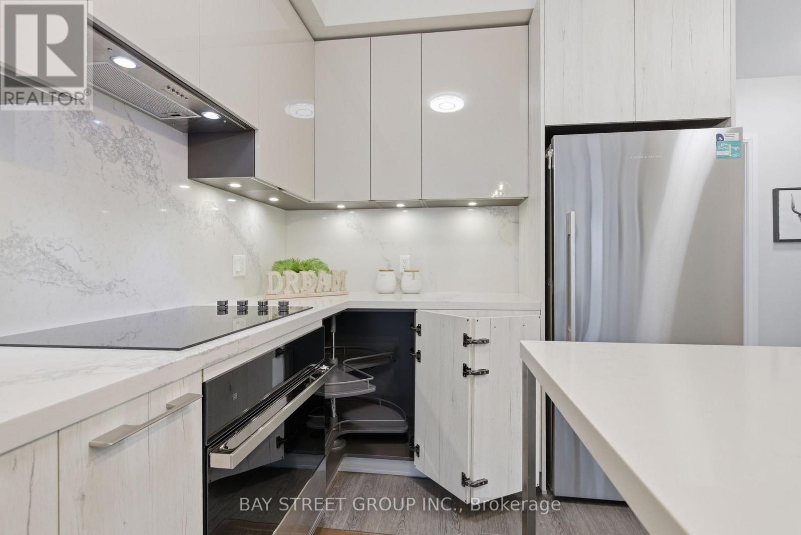 723 - 38 Water Walk Drive, Markham (Unionville), Ontario  L3R 6M8 - Photo 7 - N13073106