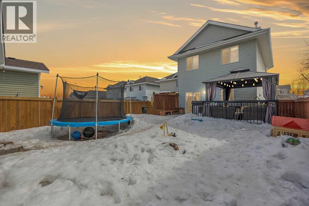 253 Pickles Crescent, Fort Mcmurray, Alberta  T9K 2T6 - Photo 3 - A2303562