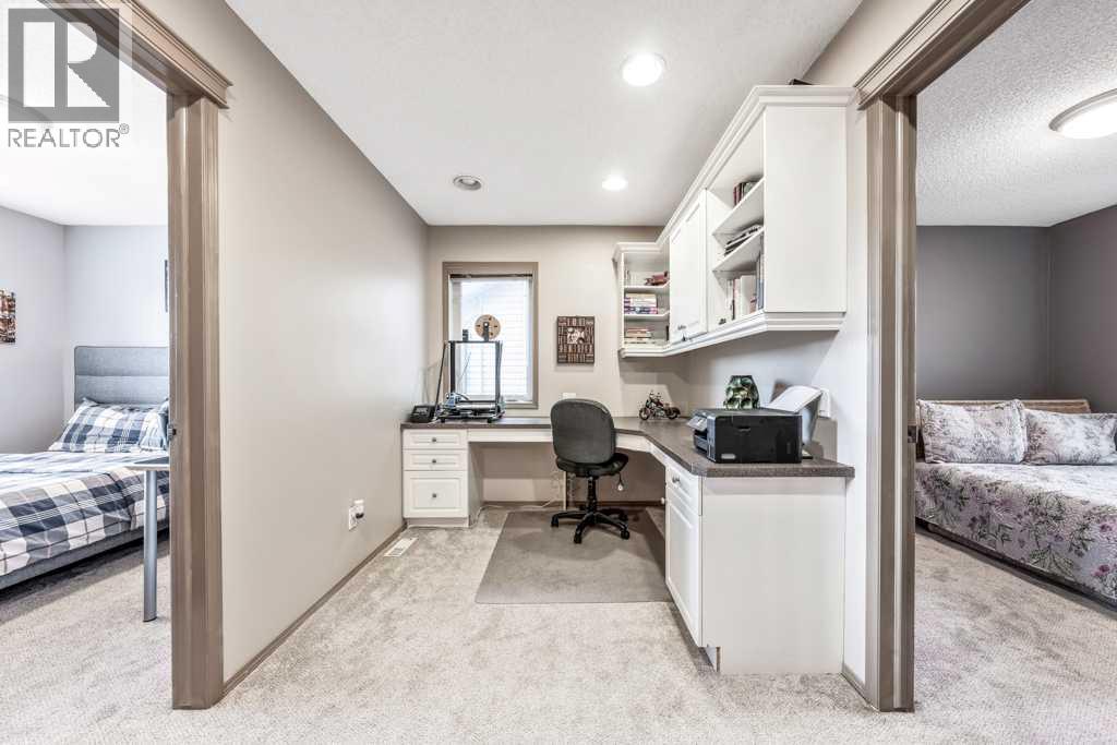 40 Cougar Ridge Heights SW, Calgary, Alberta  T3H 4X5 - Photo 28 - A2301276