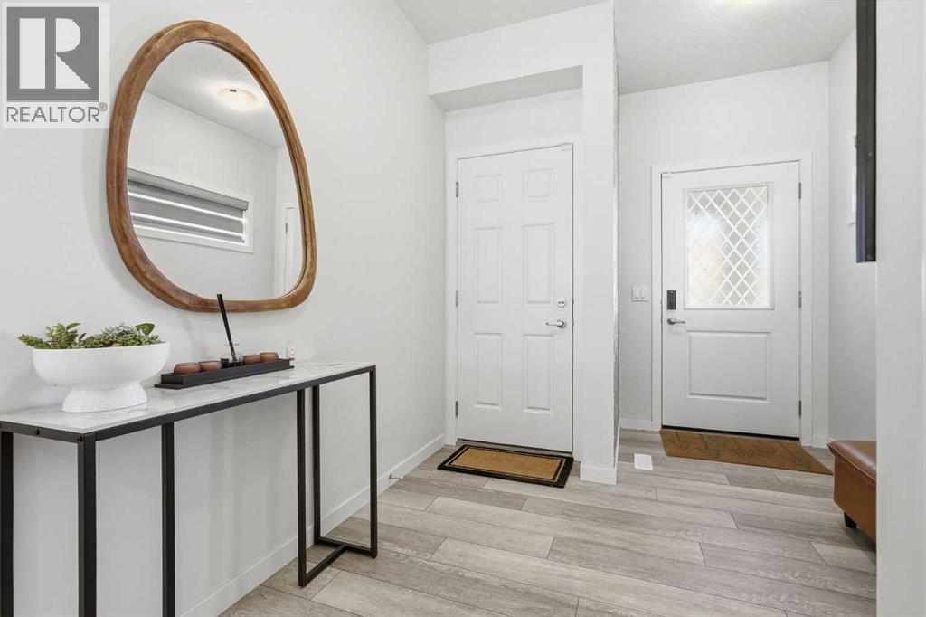 260 Lucas Way NW, Calgary, Alberta  T3P 0R5 - Photo 7 - A2306807