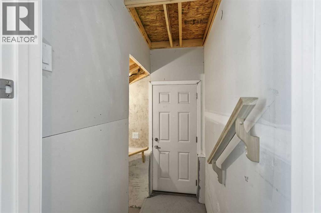 260 Lucas Way NW, Calgary, Alberta  T3P 0R5 - Photo 35 - A2306807