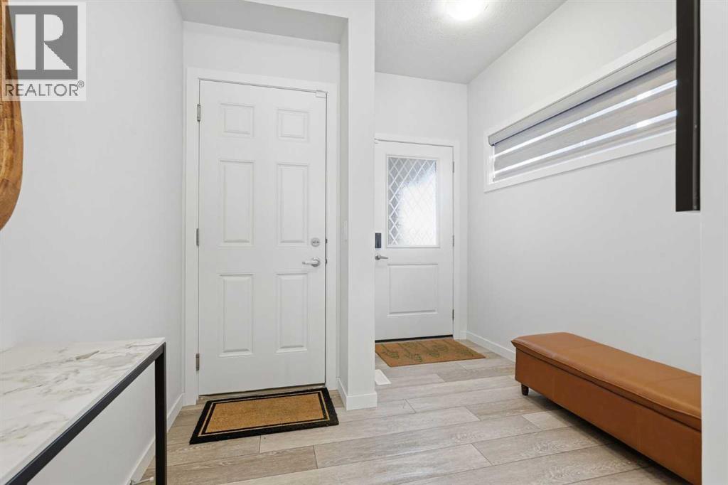 260 Lucas Way NW, Calgary, Alberta  T3P 0R5 - Photo 6 - A2306807