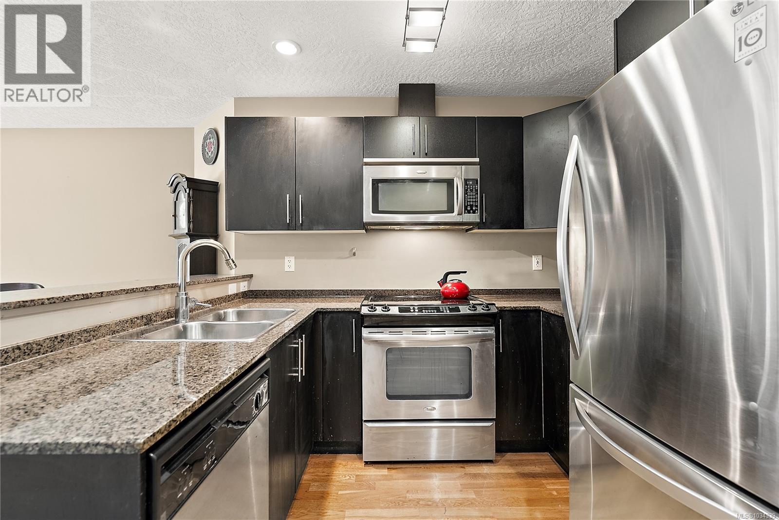 202 2717 Peatt Rd, Langford, British Columbia  V9B 3V2 - Photo 8 - 1034339