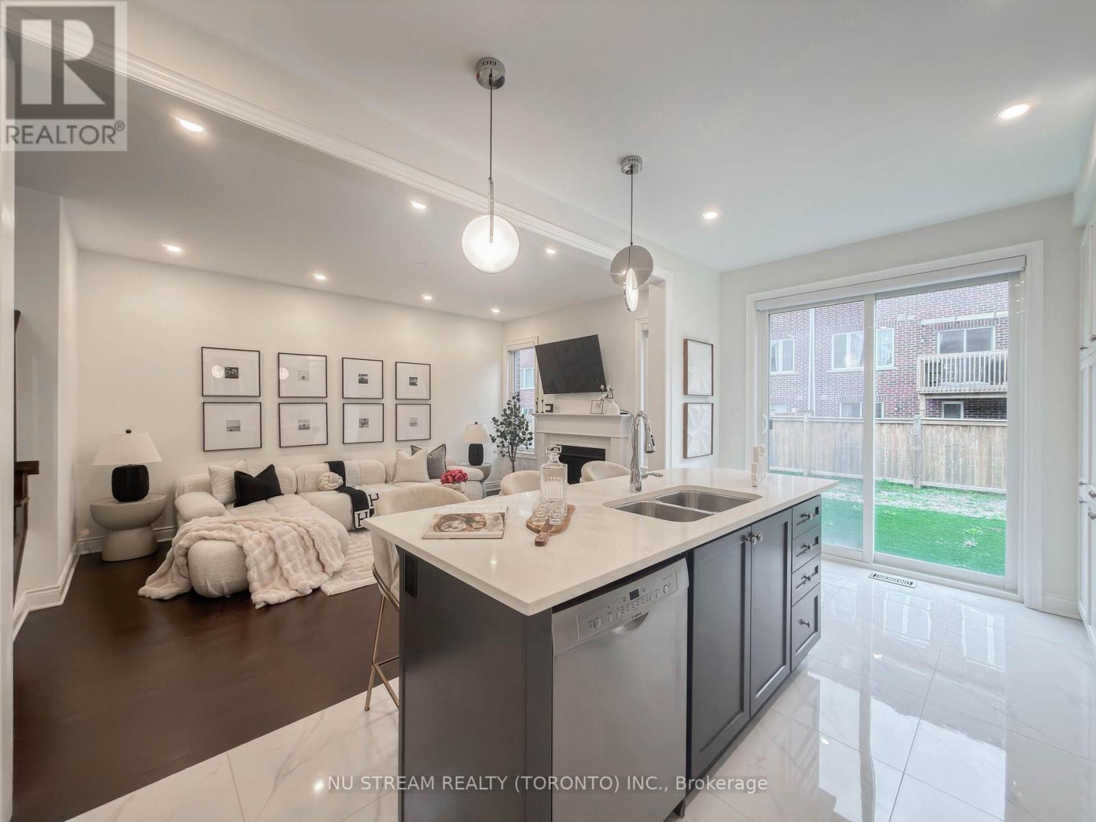 89 Hartney Drive, Richmond Hill, Ontario  L4S 0K5 - Photo 7 - N13072324