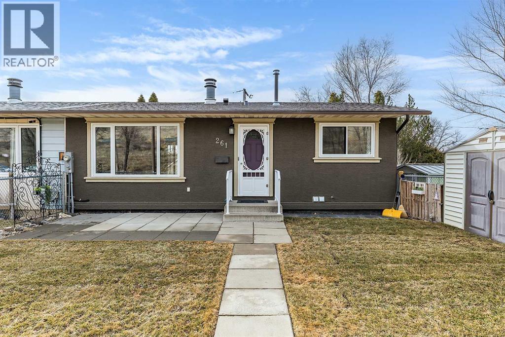 261 5 Street NW, Medicine Hat, Alberta