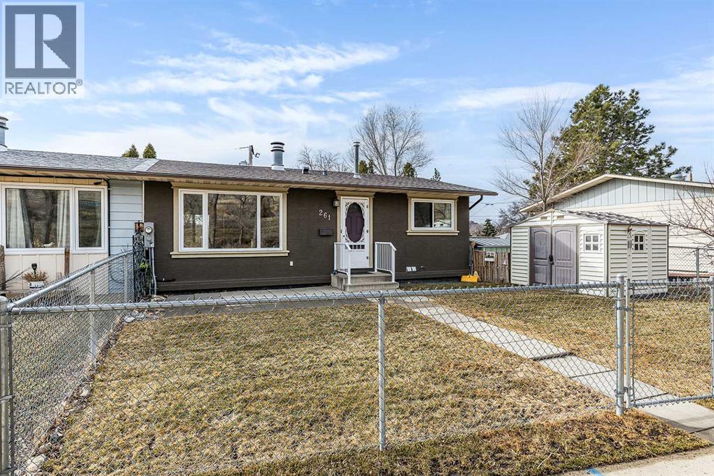 261 5 Street Nw, Medicine Hat, Alberta  T1A 7X9 - Photo 4 - A2294752