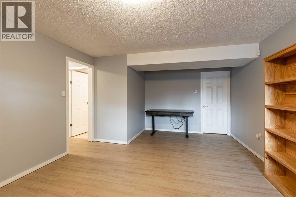 261 5 Street Nw, Medicine Hat, Alberta  T1A 7X9 - Photo 31 - A2294752