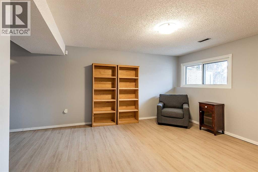 261 5 Street Nw, Medicine Hat, Alberta  T1A 7X9 - Photo 29 - A2294752