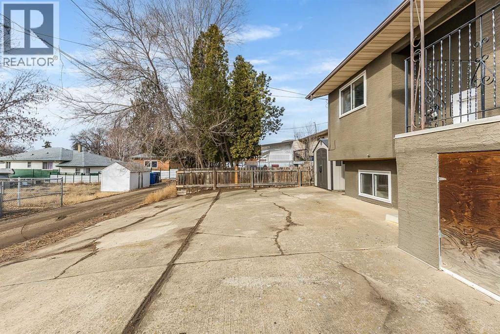 261 5 Street Nw, Medicine Hat, Alberta  T1A 7X9 - Photo 38 - A2294752