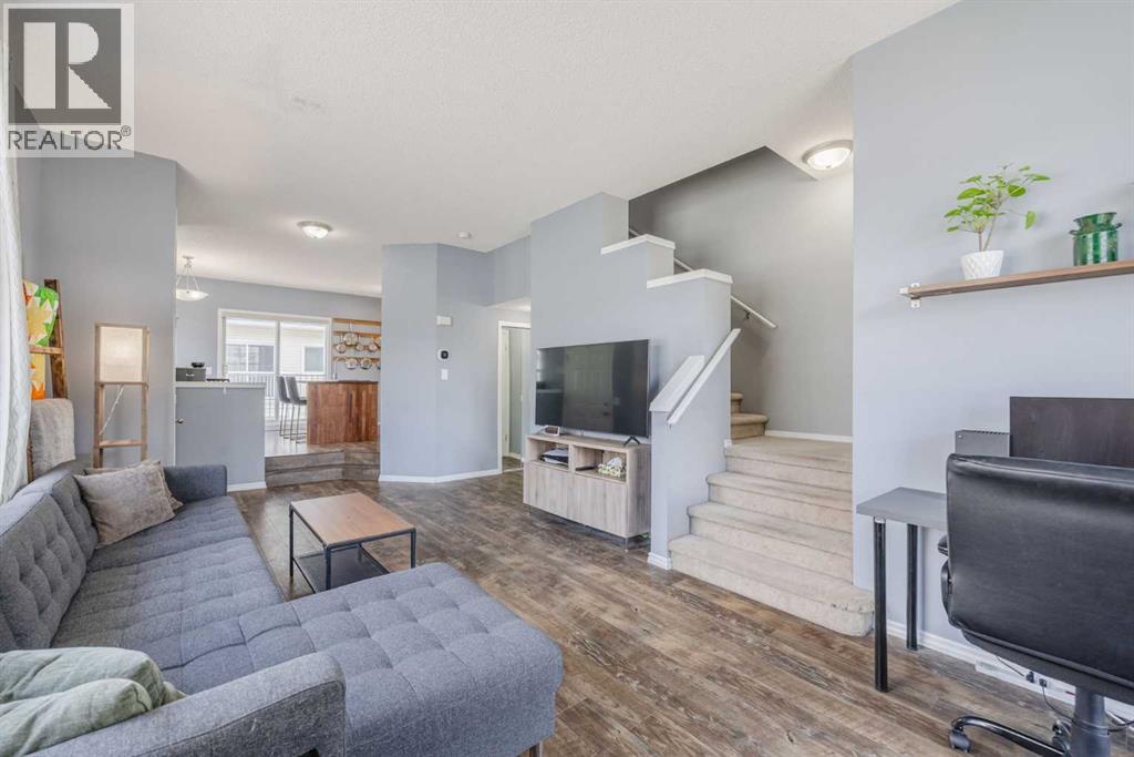 322 Mckenzie Towne Link Se, Calgary, Alberta  T2Z 4E8 - Photo 4 - A2306838