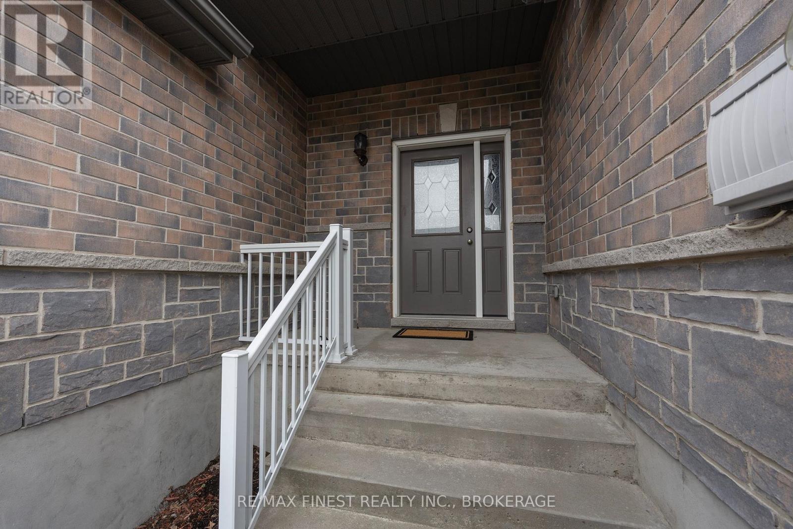 921 Blossom Street, Kingston, Ontario  K7P 0N2 - Photo 2 - X12899876