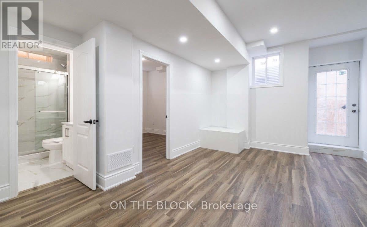 Legal Basement Apartment - 1229 Ironbridge Road E, Oakville, Ontario  L6M 5M5 - Photo 4 - W13073098