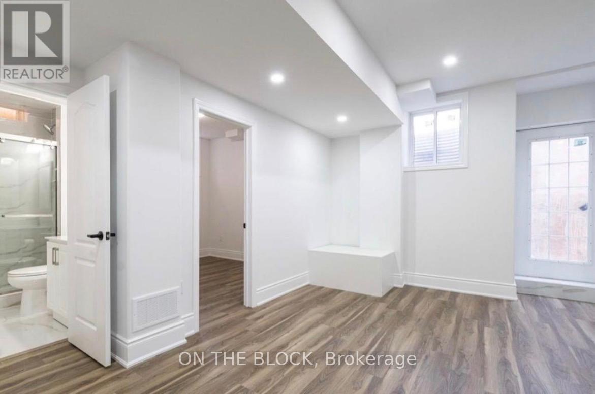 Legal Basement Apartment - 1229 Ironbridge Road E, Oakville, Ontario  L6M 5M5 - Photo 10 - W13073098