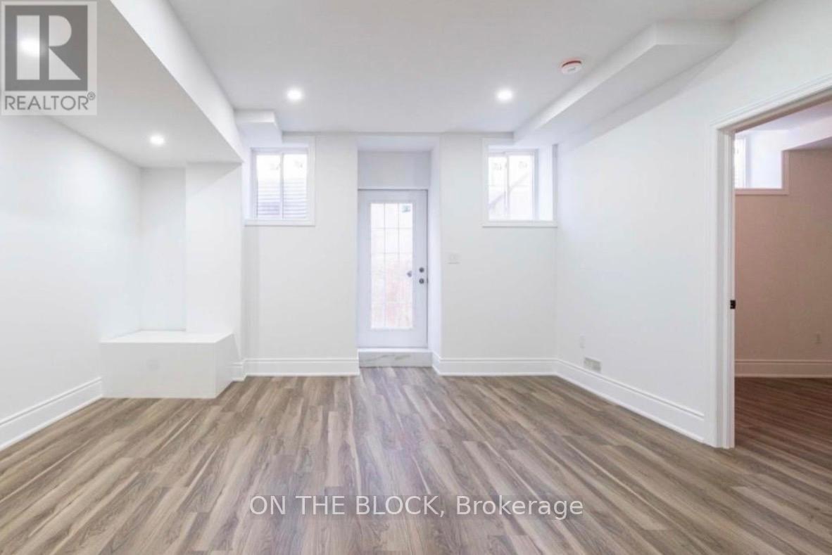 Legal Basement Apartment - 1229 Ironbridge Road E, Oakville, Ontario  L6M 5M5 - Photo 6 - W13073098