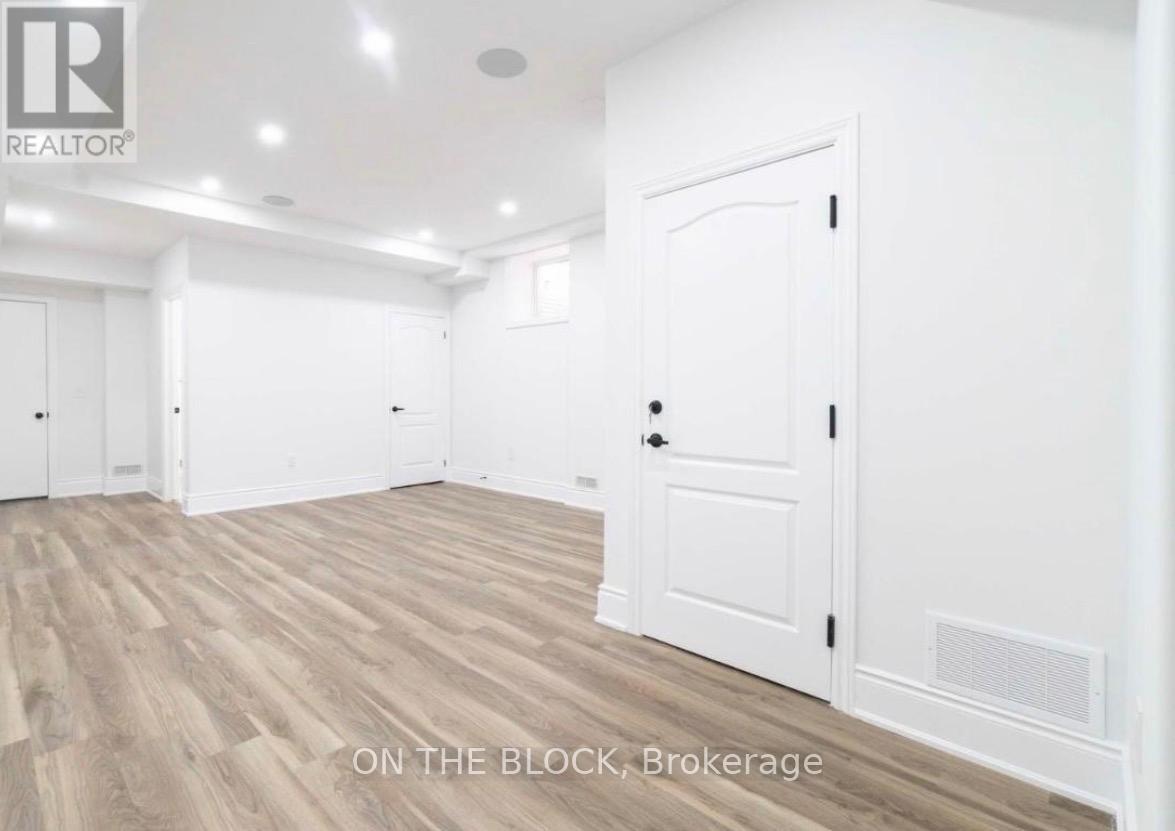 Legal Basement Apartment - 1229 Ironbridge Road E, Oakville, Ontario  L6M 5M5 - Photo 7 - W13073098