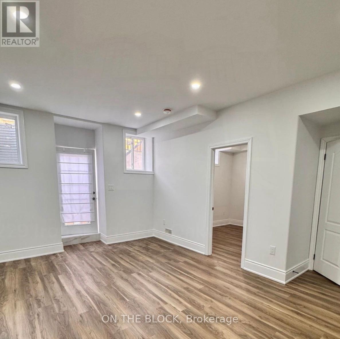 Legal Basement Apartment - 1229 Ironbridge Road E, Oakville, Ontario  L6M 5M5 - Photo 13 - W13073098
