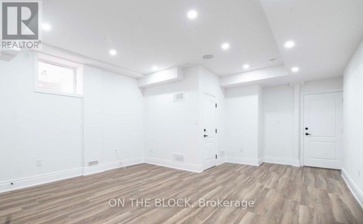 Legal Basement Apartment - 1229 Ironbridge Road E, Oakville, Ontario  L6M 5M5 - Photo 5 - W13073098