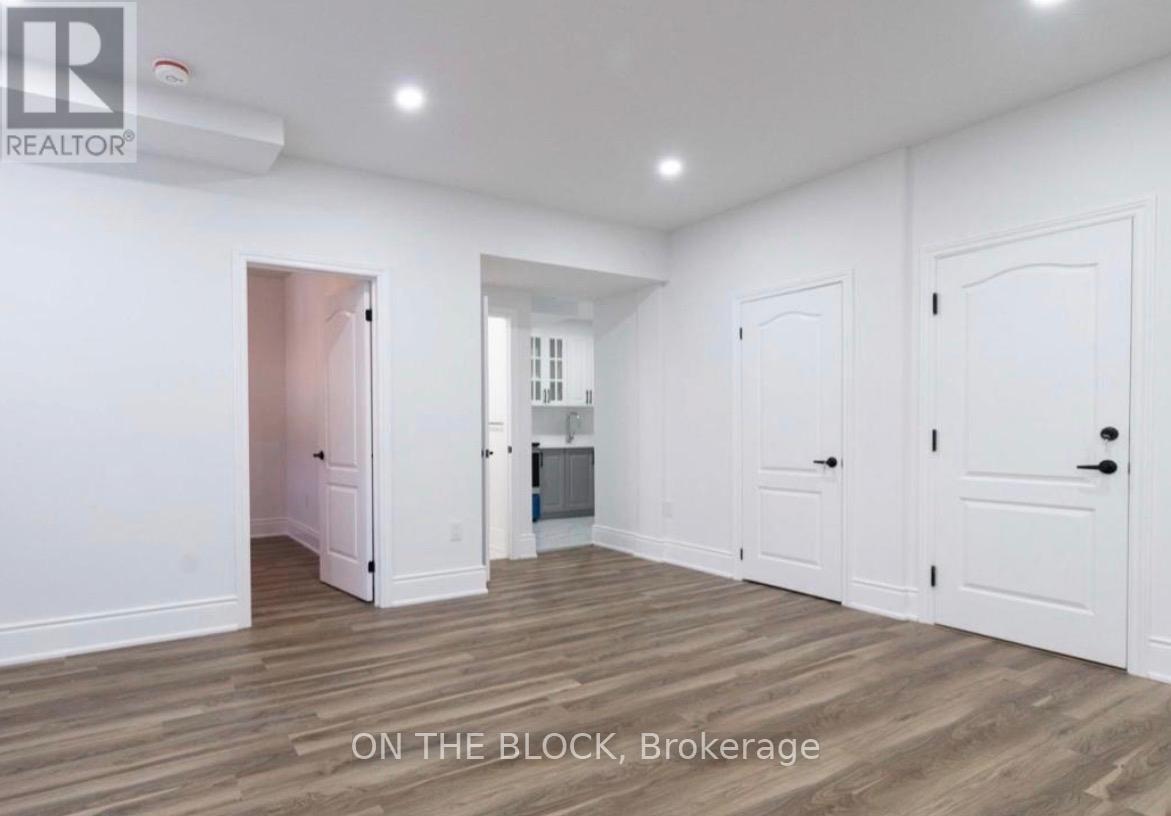 Legal Basement Apartment - 1229 Ironbridge Road E, Oakville, Ontario  L6M 5M5 - Photo 12 - W13073098