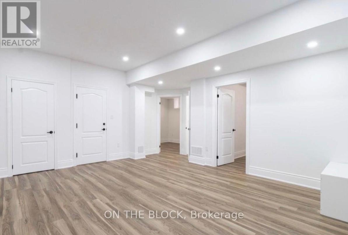 Legal Basement Apartment - 1229 Ironbridge Road E, Oakville, Ontario  L6M 5M5 - Photo 11 - W13073098