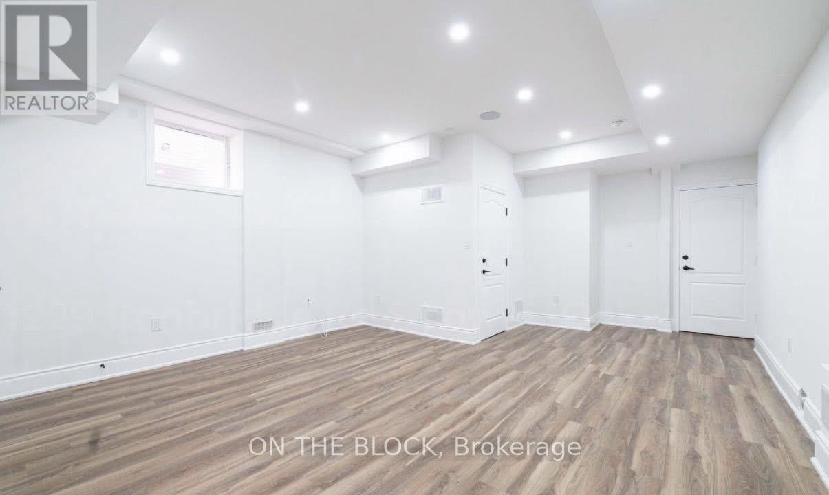 Legal Basement Apartment - 1229 Ironbridge Road E, Oakville, Ontario  L6M 5M5 - Photo 3 - W13073098