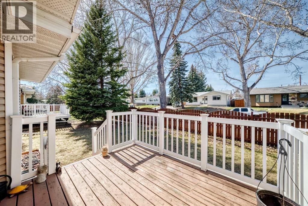 16 Vandoos Gardens NW, Calgary, Alberta  T3A 4W4 - Photo 35 - A2306966