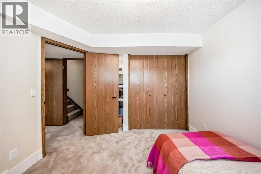 16 Vandoos Gardens NW, Calgary, Alberta  T3A 4W4 - Photo 30 - A2306966