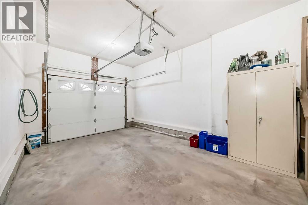 16 Vandoos Gardens NW, Calgary, Alberta  T3A 4W4 - Photo 33 - A2306966
