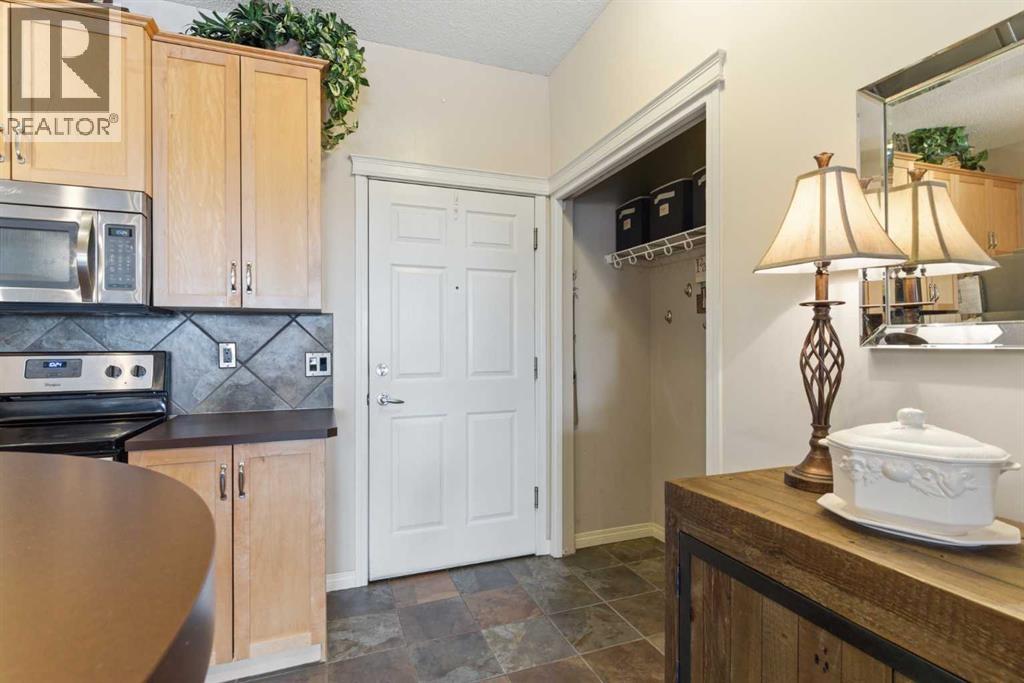 305, 37 Prestwick Drive SE, Calgary, Alberta  T2Z 4Z2 - Photo 2 - A2289602