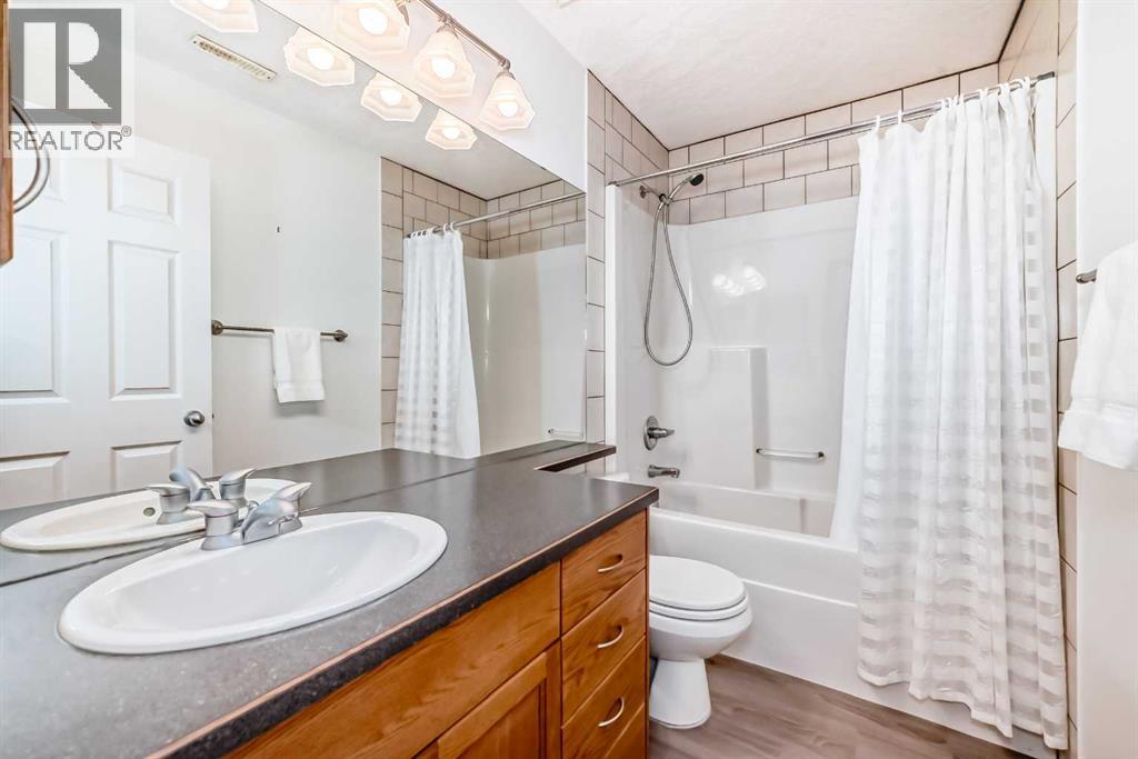 112 West Creek Glen, Chestermere, Alberta  T1X 1P9 - Photo 35 - A2305395