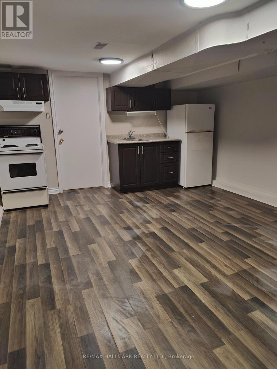 172 WAVERLEY ROAD, Toronto, Ontario