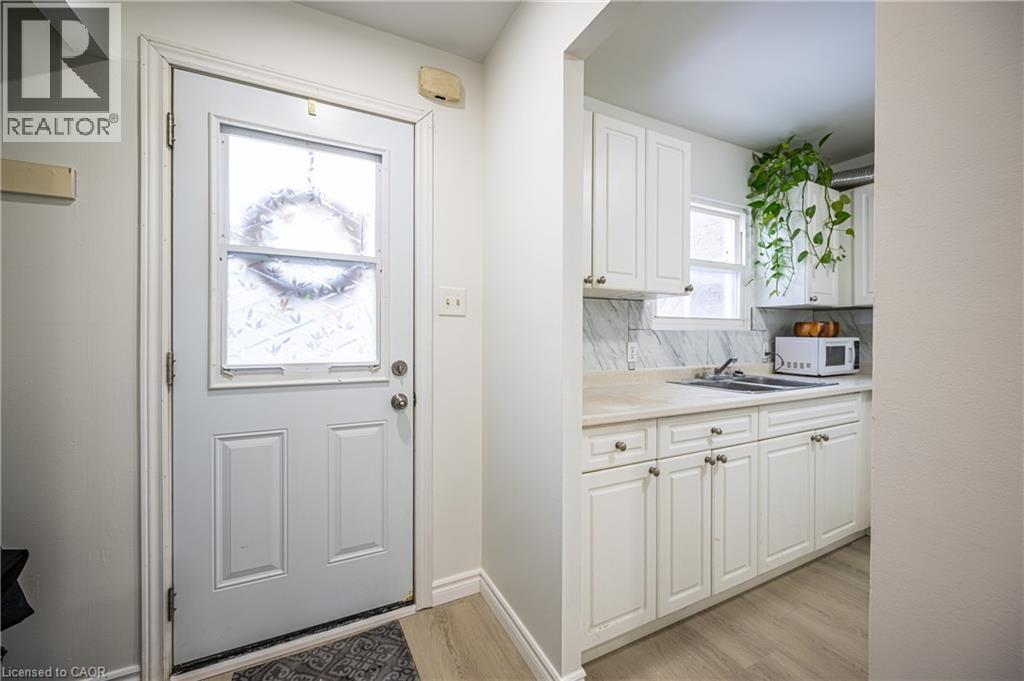 212 Westcourt Place, Waterloo, Ontario  N2L 2R7 - Photo 2 - 40820756