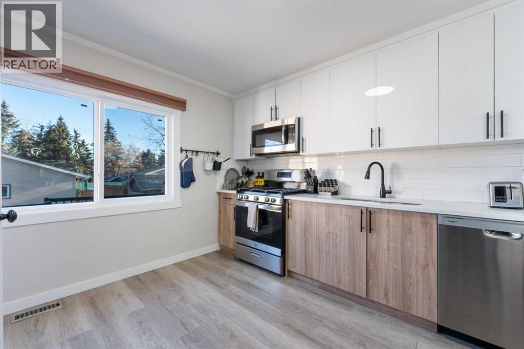 4608 70 Street Nw, Calgary, Alberta  T3B 2K6 - Photo 9 - A2282262