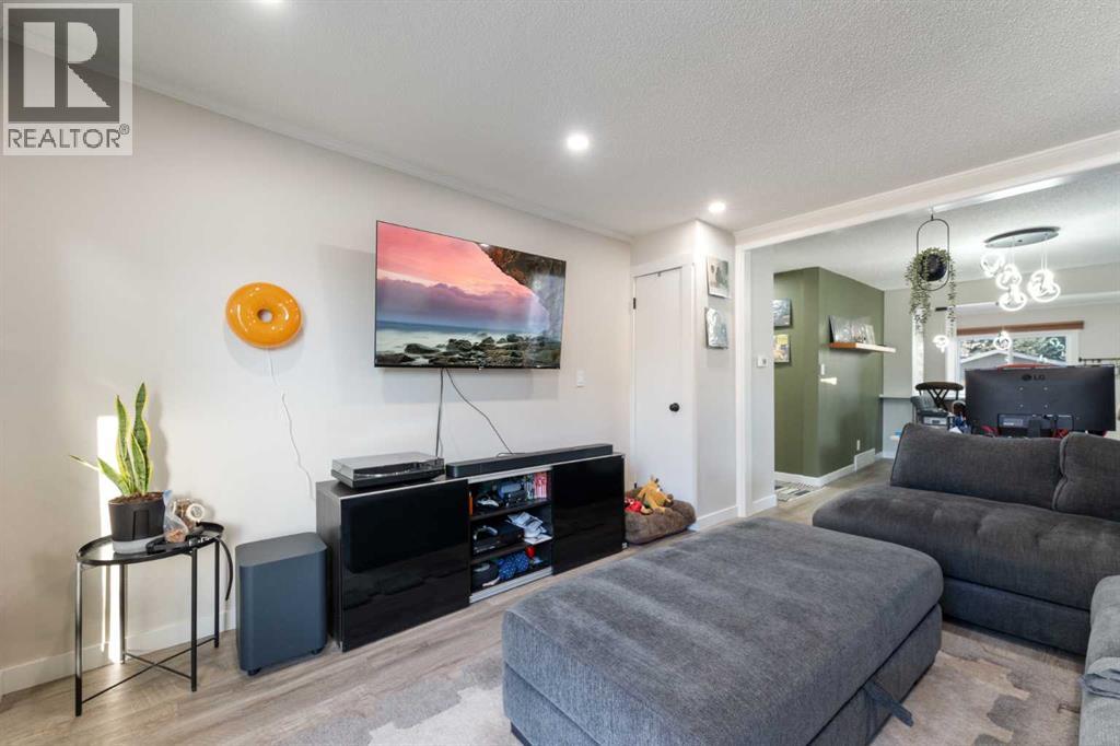 4608 70 Street Nw, Calgary, Alberta  T3B 2K6 - Photo 7 - A2282262