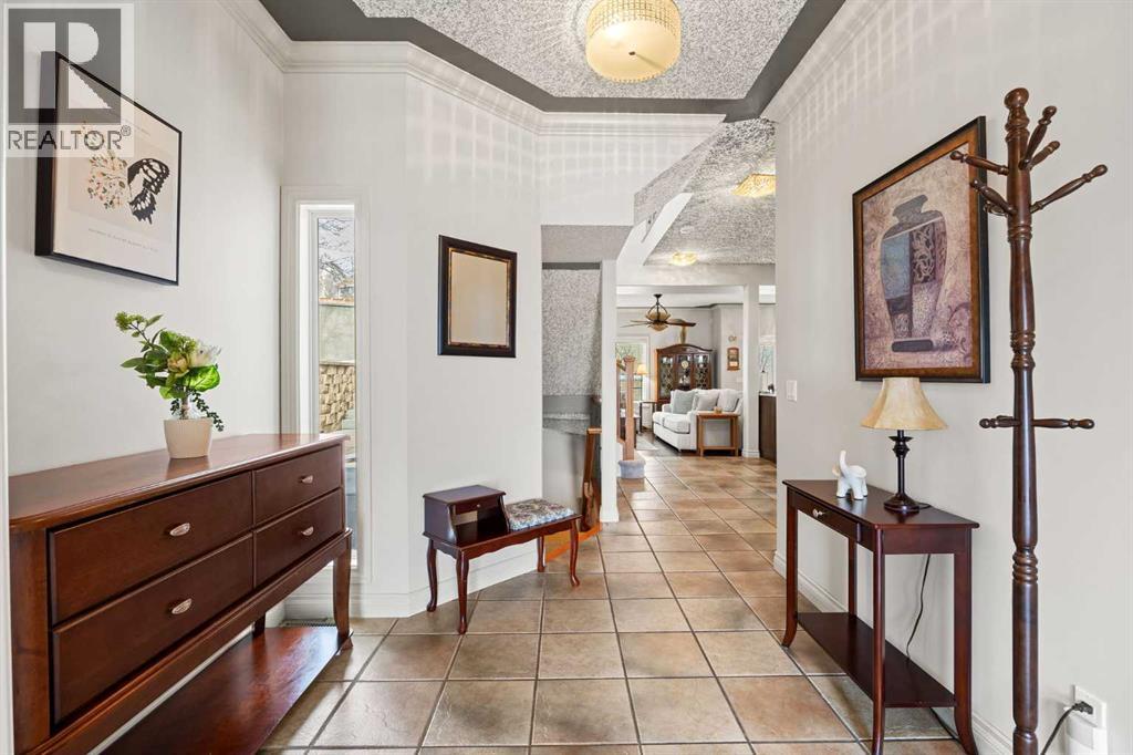 24, 100 Signature Way SW, Calgary, Alberta  T3H 2W6 - Photo 3 - A2292586