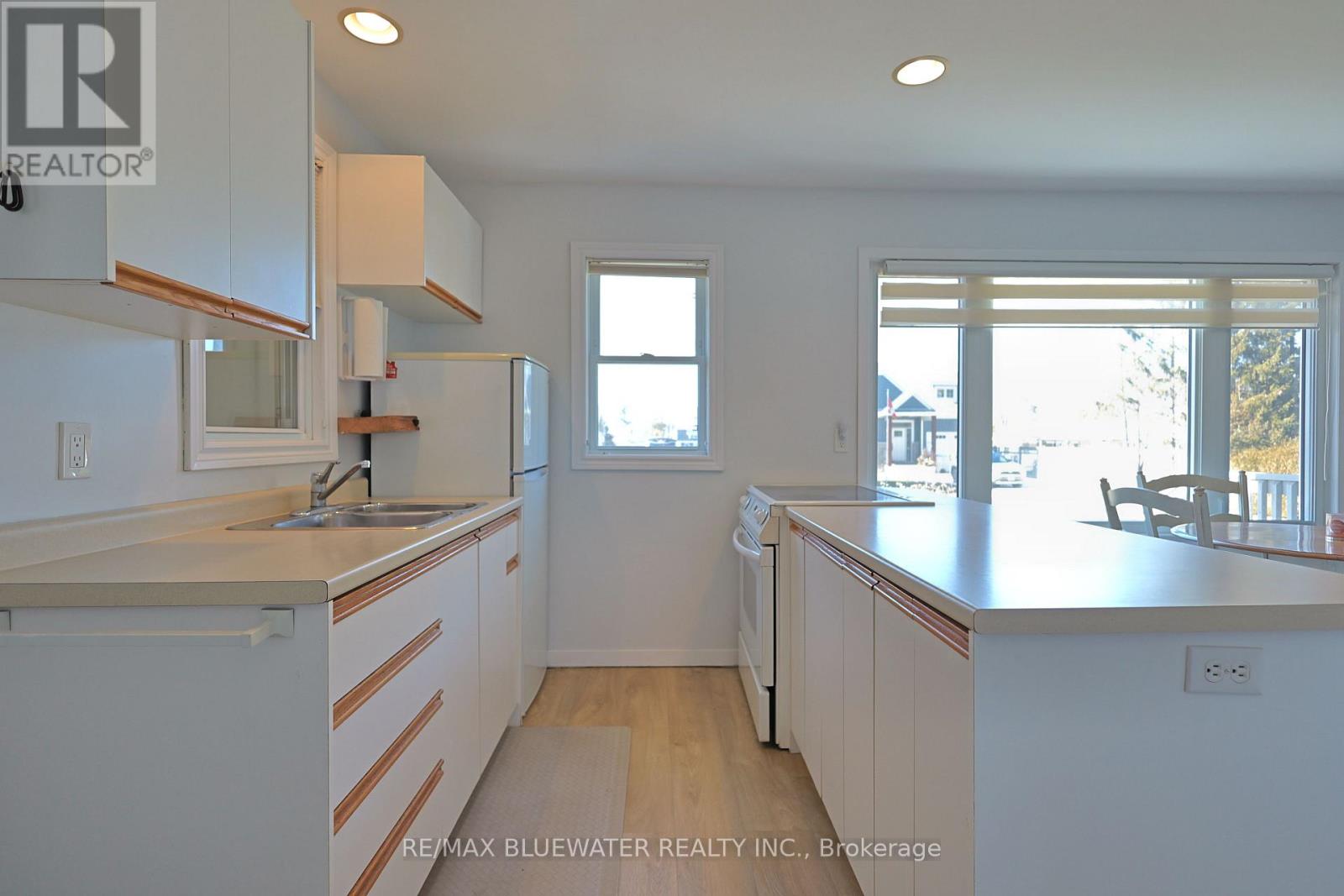 71224 Sandra Street, Bluewater, Ontario  N0M 1N0 - Photo 9 - X13073302