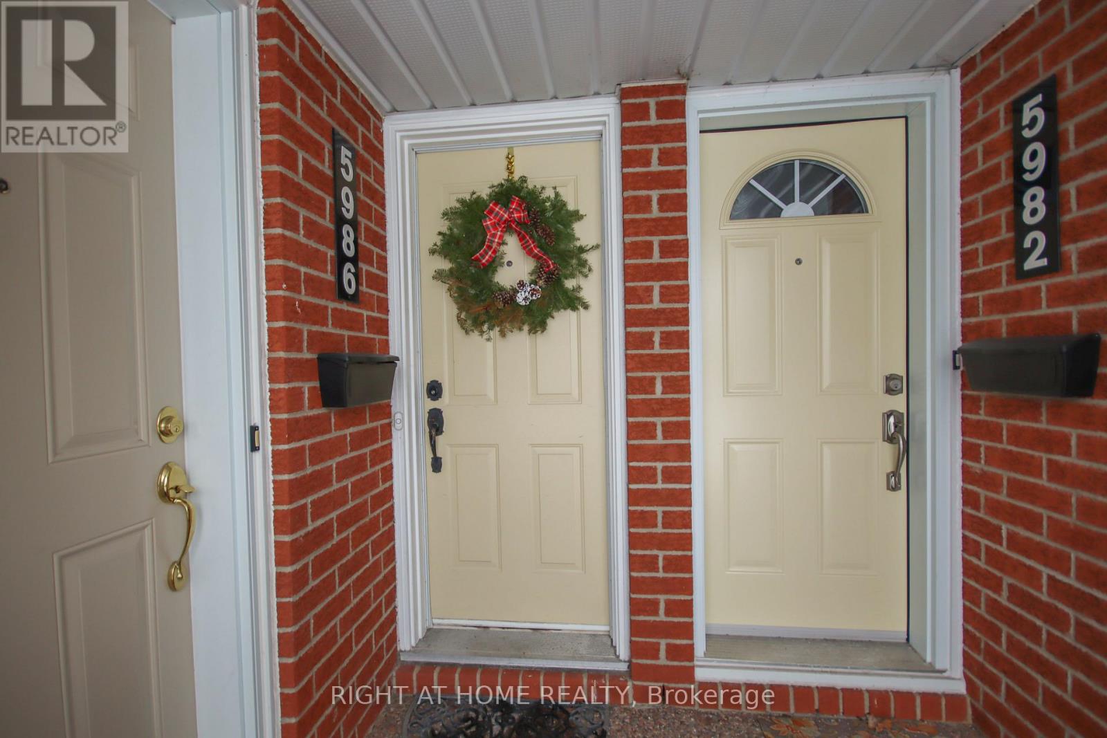 5986 Red Willow Drive, Ottawa, Ontario  K1C 7H9 - Photo 2 - X13073322